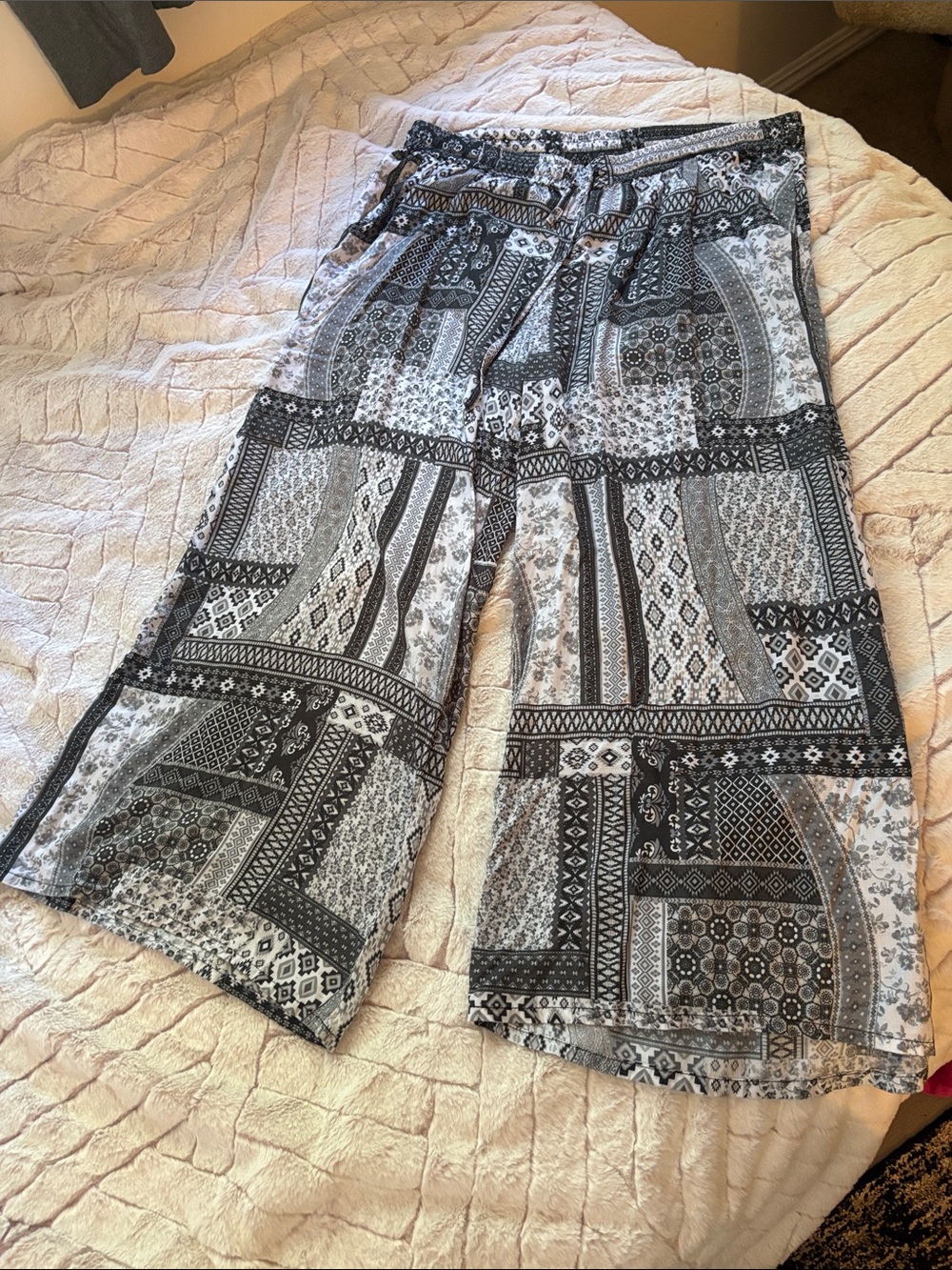 Tolani Black & White Patterned Wide-Leg Jumpsuit Pants